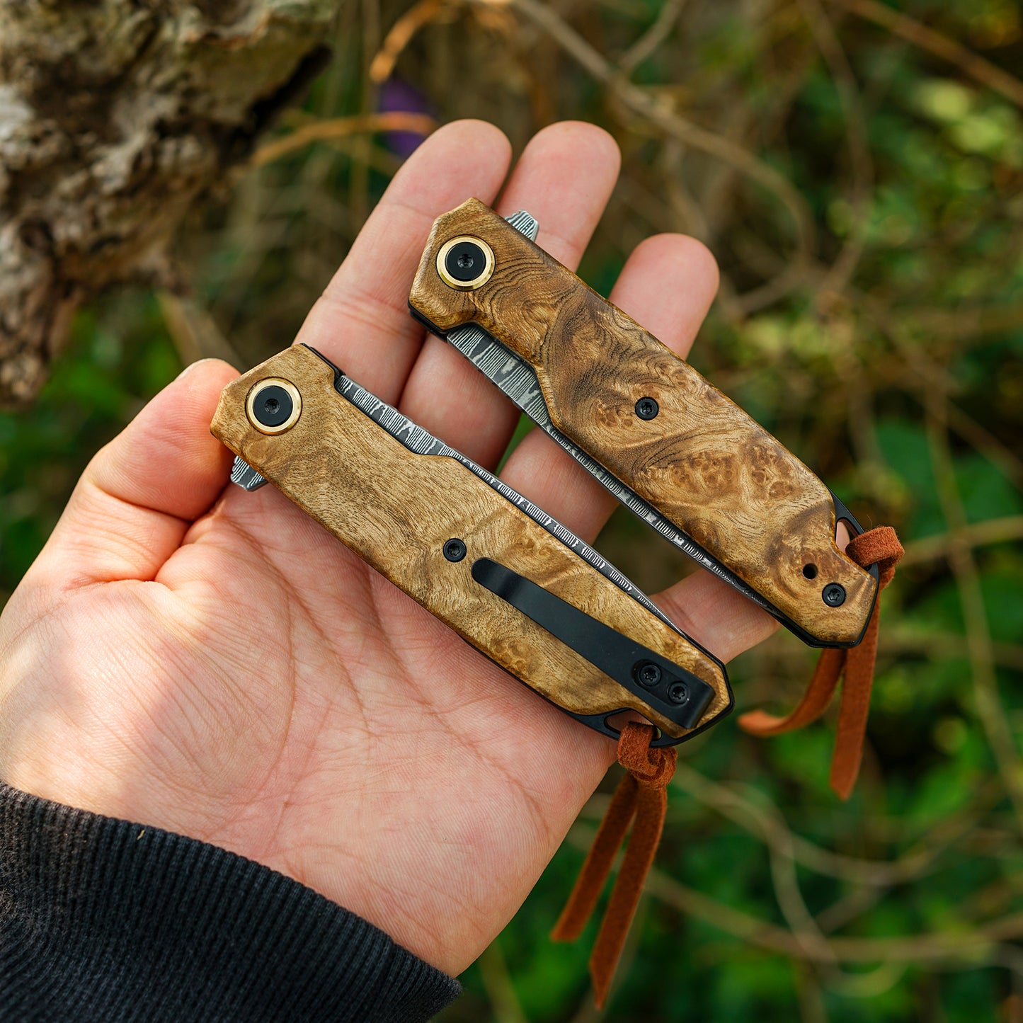 handmade Japan Damascus steel pocket knife,VG10 blade men and women Folding knife,With holster,Lining lock,Maple handle,Suitable for EDC outdoor camping,go fishing hunting