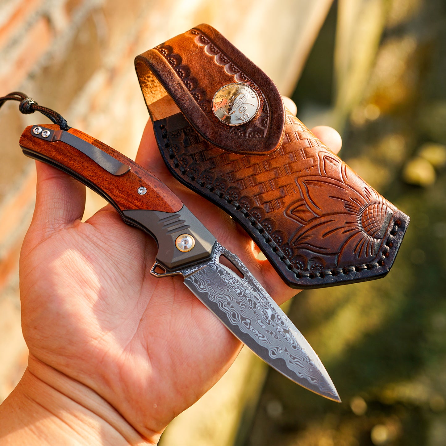 handmade Japan Damascus steel pocket knife, VG10 blade men and women Folding knife,With holster,Lining lock,resin and Maple handle,Suitable for EDC outdoor camping