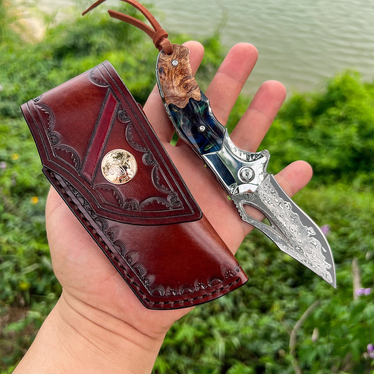 handmade Japan Damascus steel pocket knife,VG10 blade men and women Folding knife,With holster,Lining lock,resin and Maple handle,Suitable for EDC outdoor camping