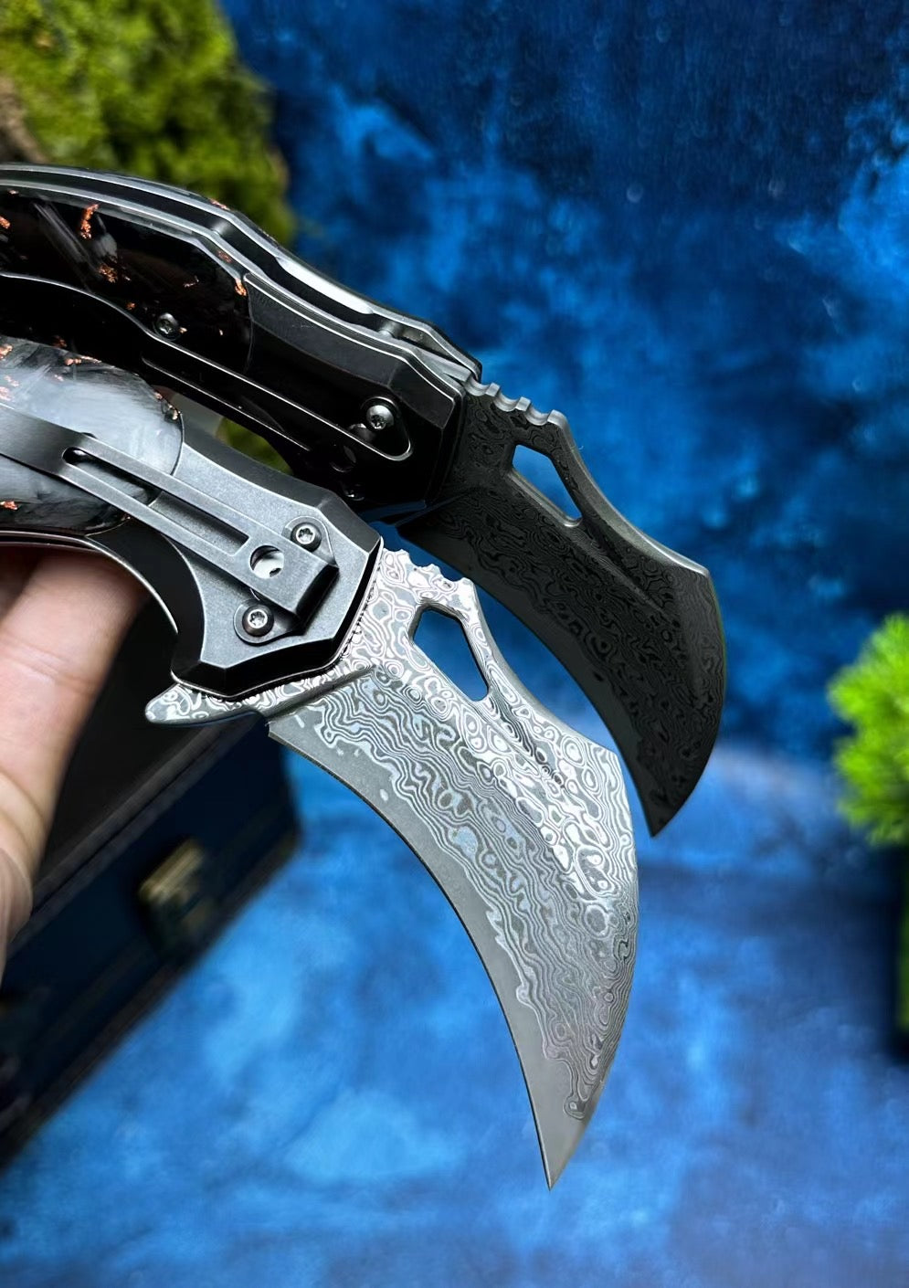 Handmade Damascus steel Folding Pocket EDC Knife，with pocket clip，2.8in blade Claw Hawkbill Folding Knife，Lining lock, wooden handle，Outdoor survival first-aid camping knife