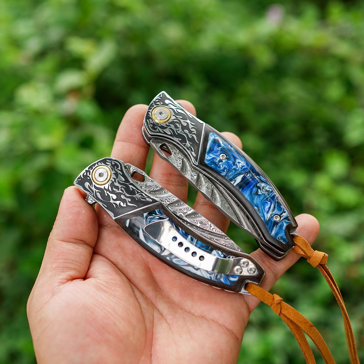 VNLA Damascus Folding Pocket Knife,Forged Damascus Steel Blade,New material handle made of resin and maple leaf.with leather case,Pocket Clip,Suitable for Hiking carry EDC