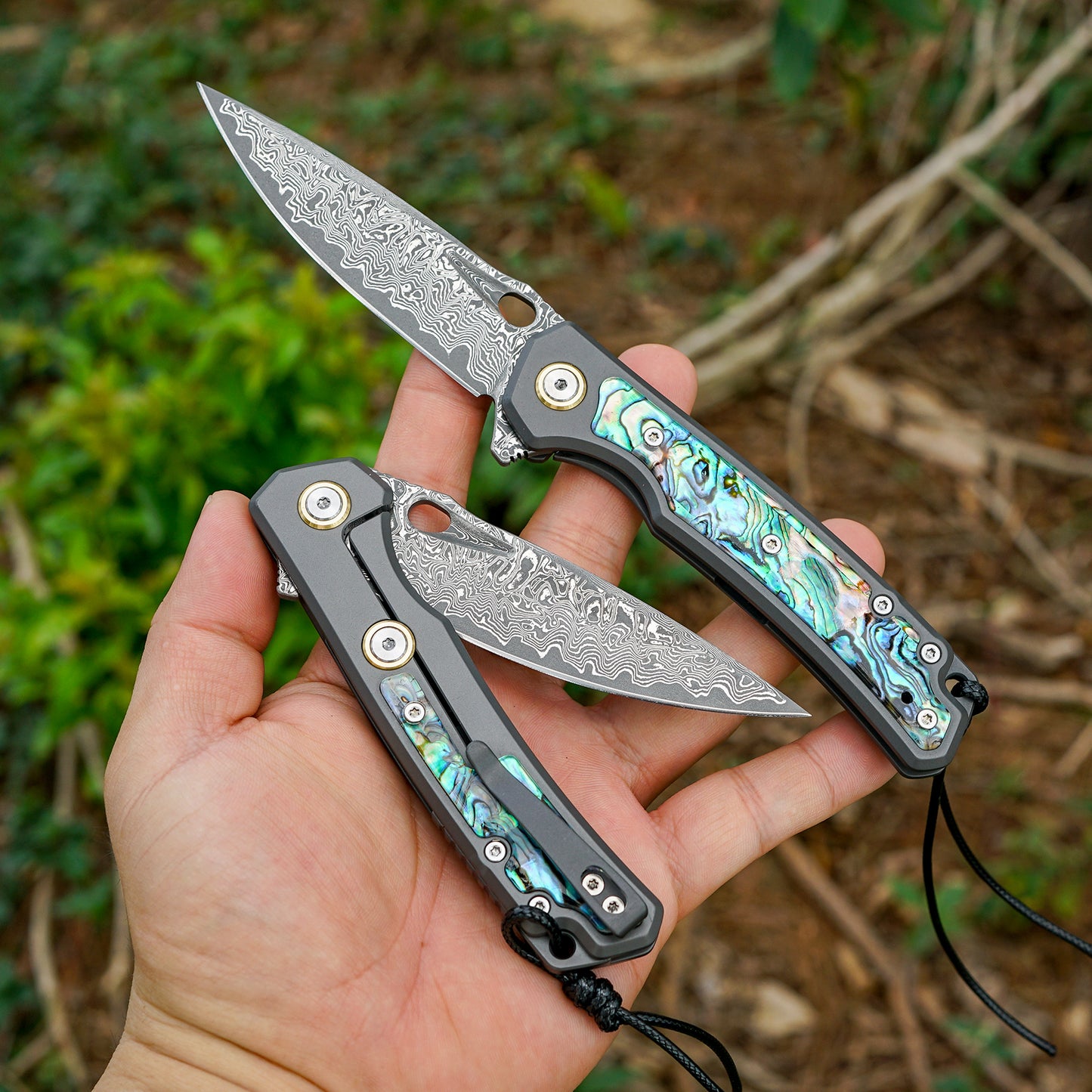 VNLA handmade Japan Damascus steel pocket knife,3.39in VG10 blade men and women Folding knife,With holster,Frame lock,Maple handle,Reversible Pocket Clip,Suitable for EDC outdoor camping