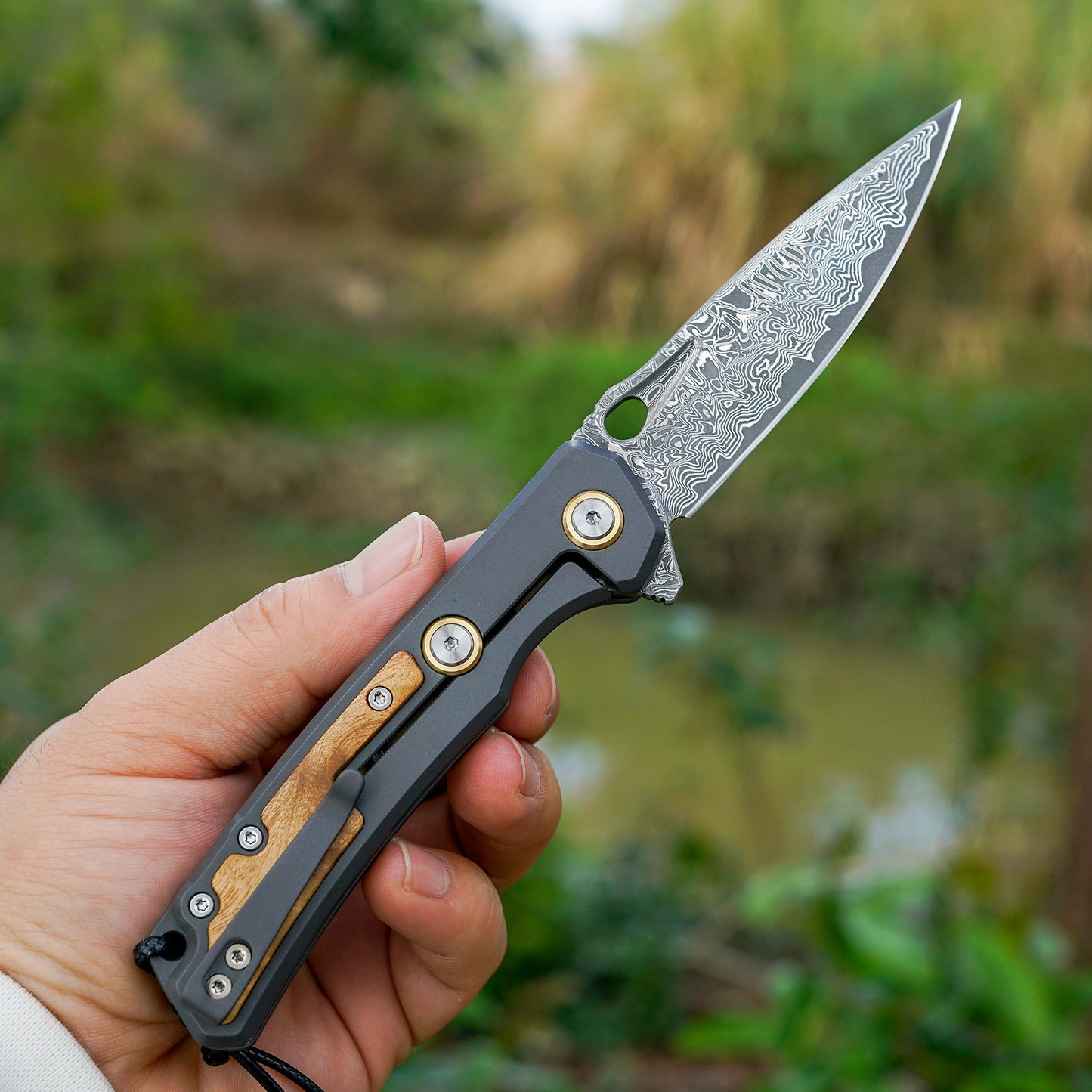VNLA handmade Japan Damascus steel pocket knife,3.39in VG10 blade men and women Folding knife,With holster,Frame lock,Maple handle,Reversible Pocket Clip,Suitable for EDC outdoor camping
