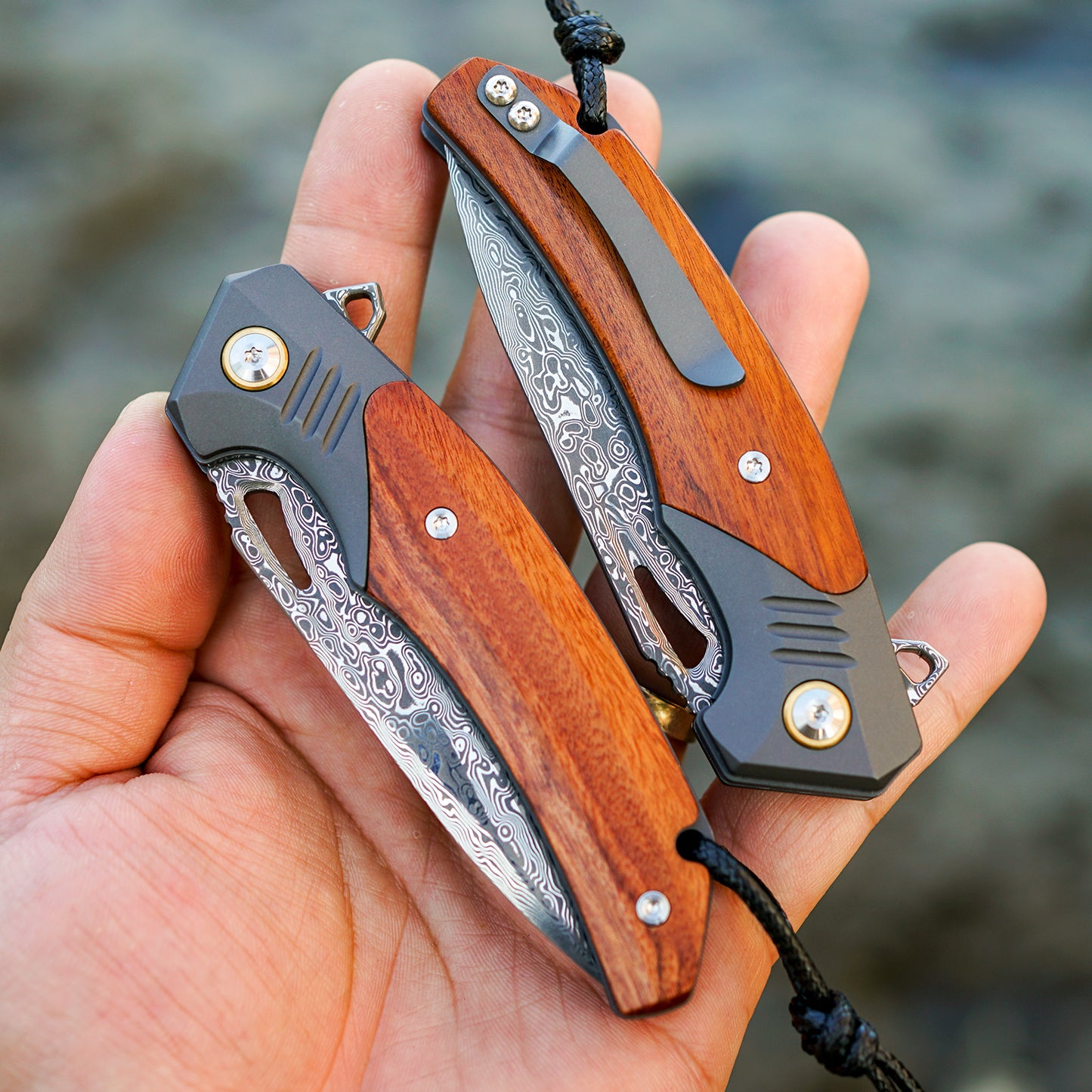 handmade Japan Damascus steel pocket knife, VG10 blade men and women Folding knife，With holster，Lining lock，resin and Maple handle，Suitable for EDC outdoor camping